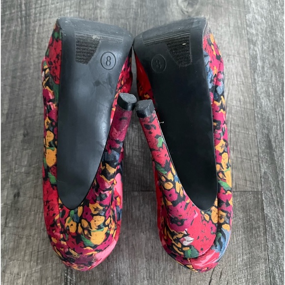 Xhilaration red floral platform heels 🌹 - Picture 9 of 9